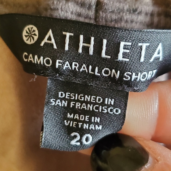 ATHLETA CAMO FARALLON SHORT SZ 20. DRAWSTRINGS WAIST ELASTIC WAIST. - Picture 6 of 8